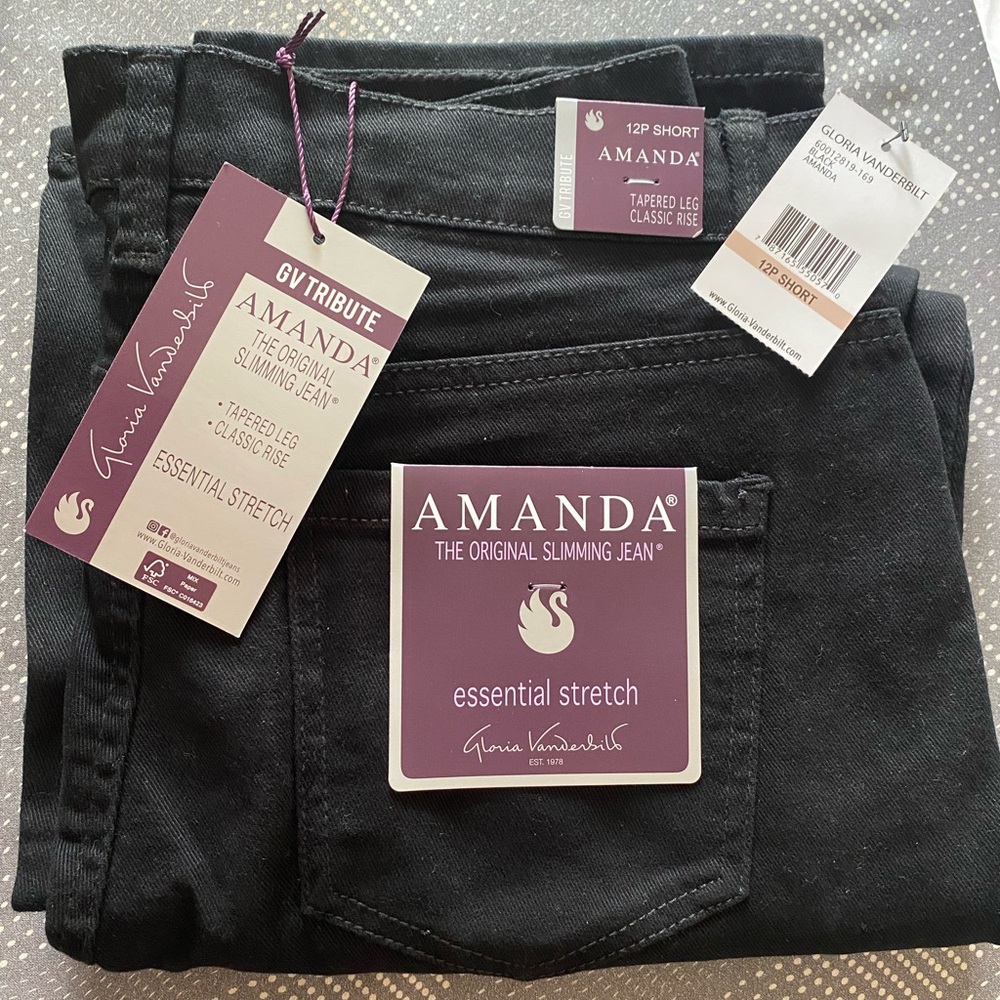 Women’s Gloria Vanderbilt Jeans. Size 12 short.